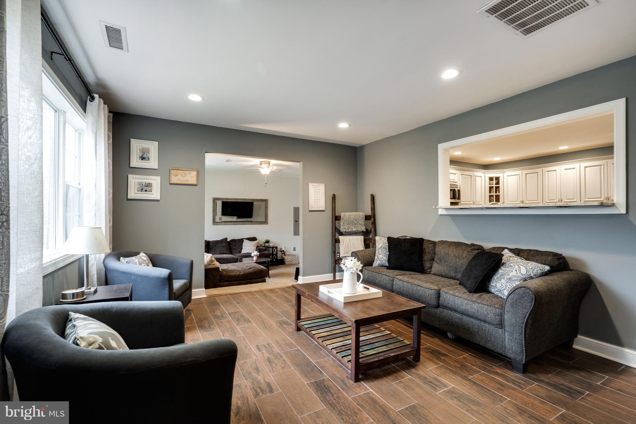 12807 Kahns Road Manassas, VA 20112 - Photo 5 of 60 Living Room
