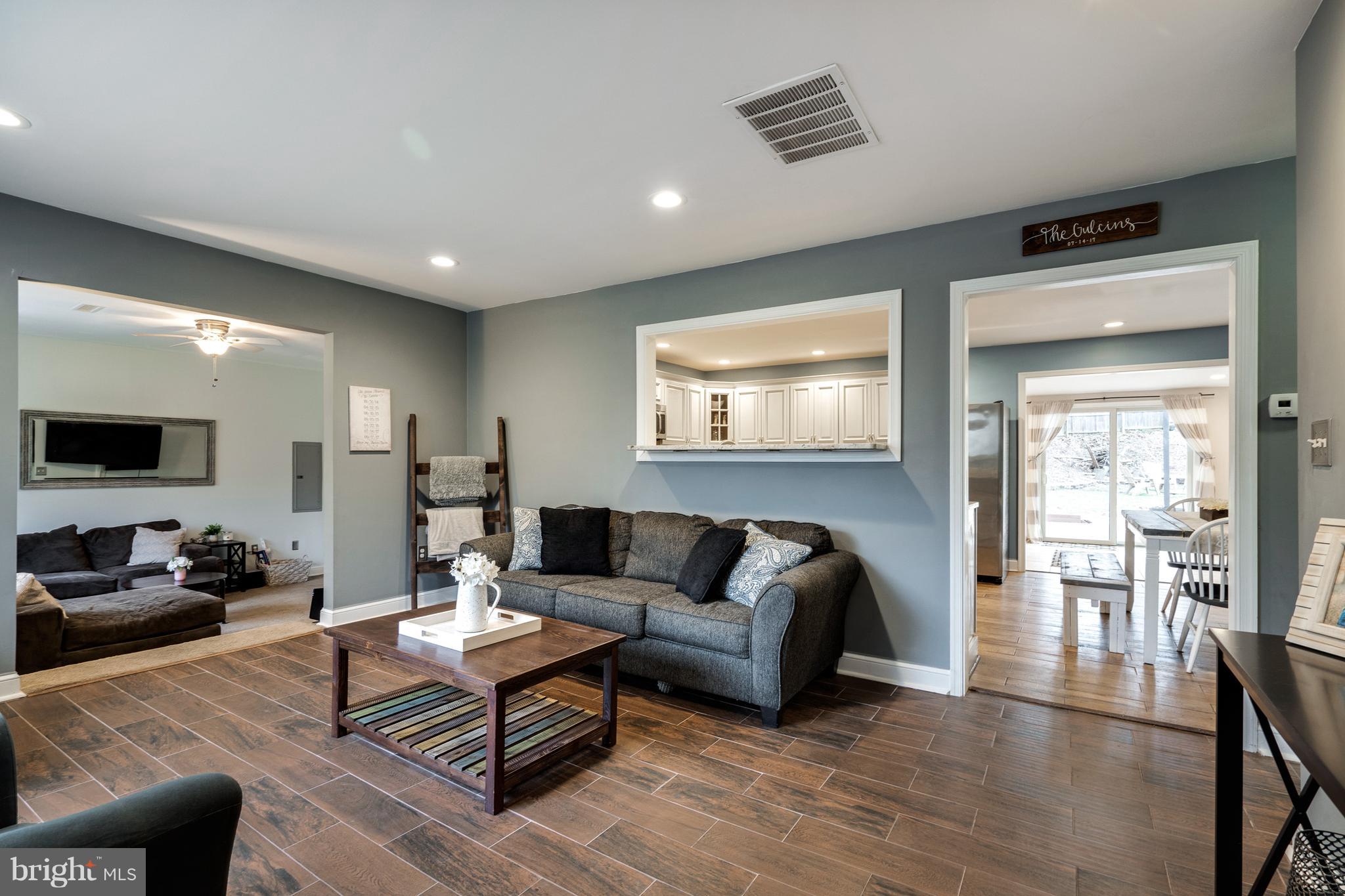 12807 Kahns Road Manassas, VA 20112 - Photo 6 of 60 Living Room