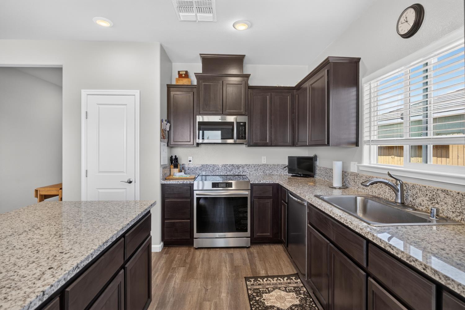 1028 Hogan Road Galt, CA 95632 - Photo 14 of 40 Gallery Image 14
