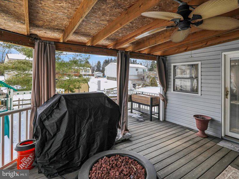 33 Musket Court Taneytown, MD 21787 - Photo 23 of 43 Covered deck