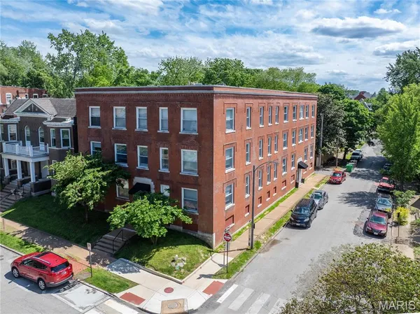$1,750,000 | 3670 Russell Boulevard, St. Louis, MO 63110
