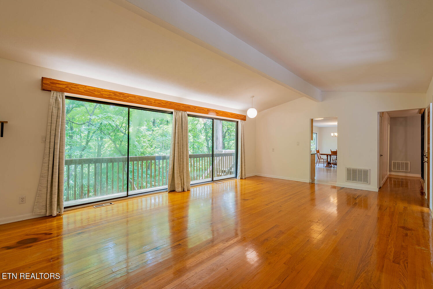 909 West Outer Drive Oak Ridge, TN 37830 - Photo 4 of 34 A7300040-HDR