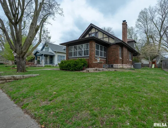 $244,900 | 2005 Grove Avenue, Quincy, IL 62301