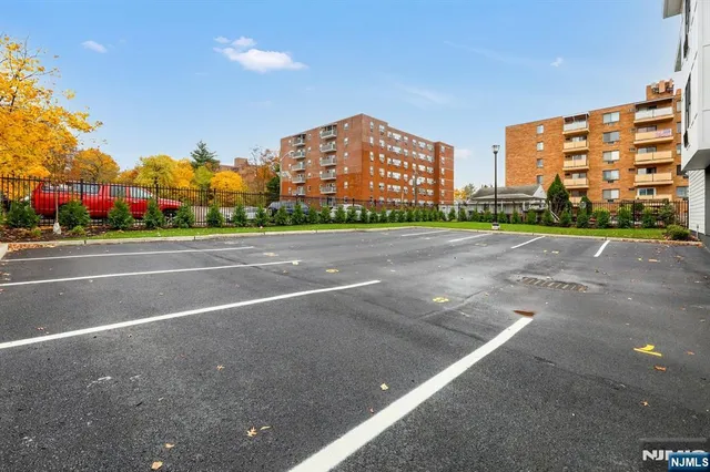 $3,100 | 74 Clarendon Place, Unit 302, Hackensack, NJ 07601