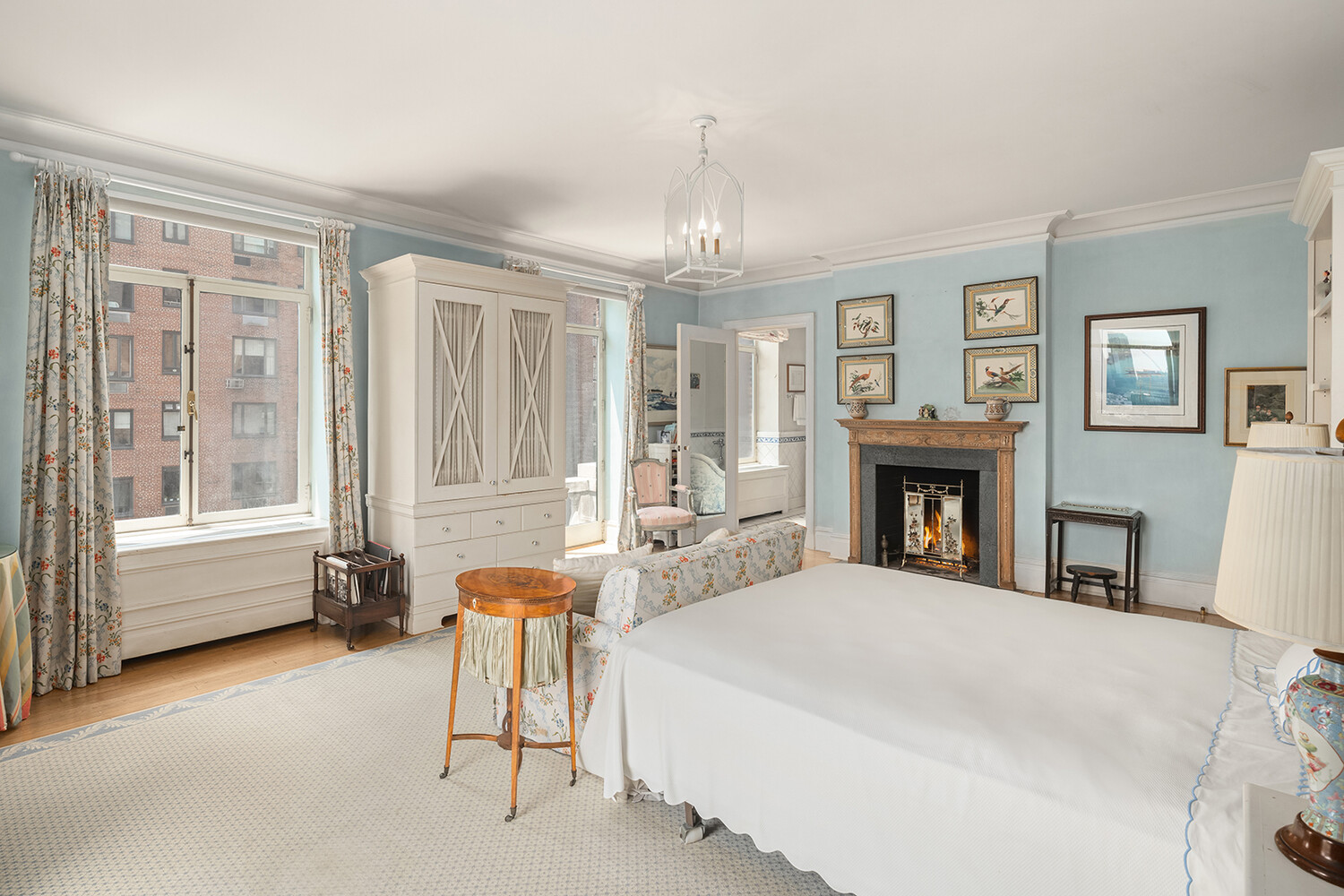 4 Sutton Place, Unit DUPLEX6/7 Manhattan, NY 10022 - Photo 16 of 19 a spacious bedroom with a bed and a chandelier