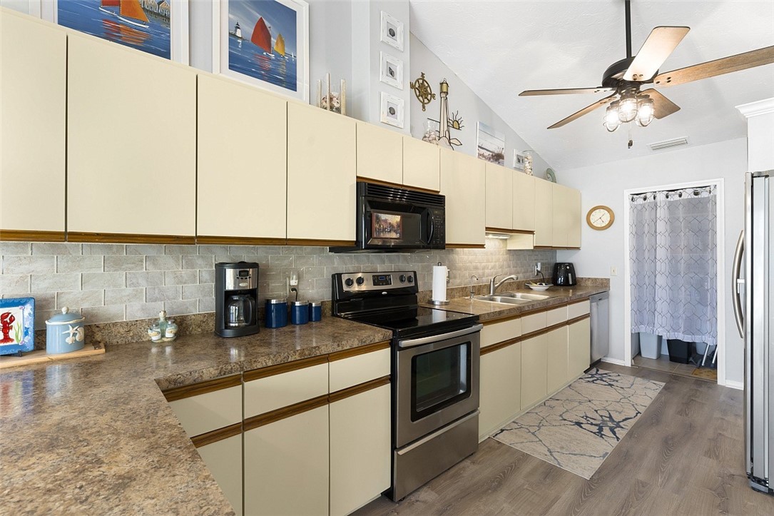 731 Timber Ridge Trail Southwest, Unit A Vero Beach, FL 32962 - Photo 17 of 36