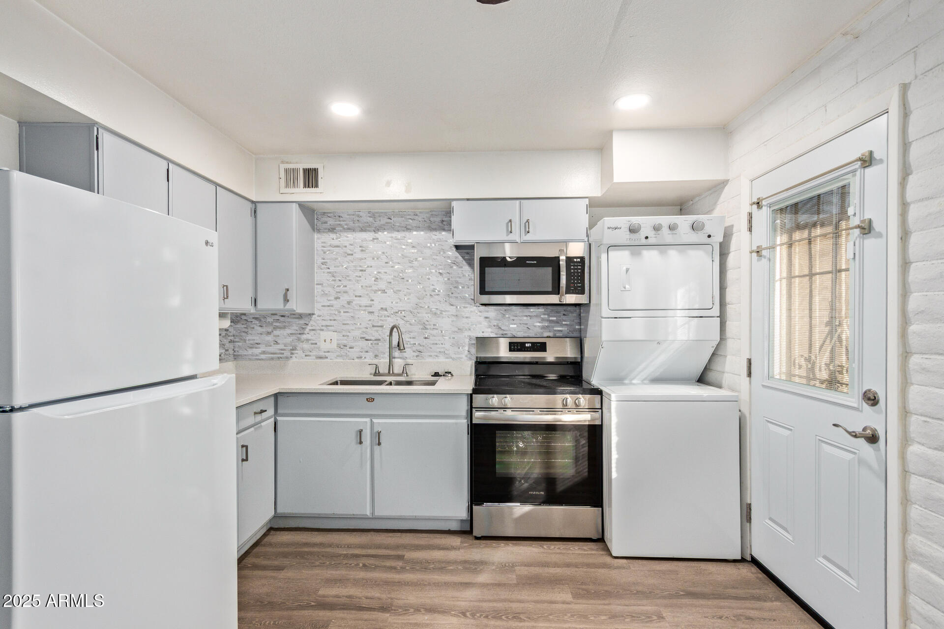 2725 South Rural Road, Unit 8 Tempe, AZ 85282 - Photo 10 of 19 10 - Rural