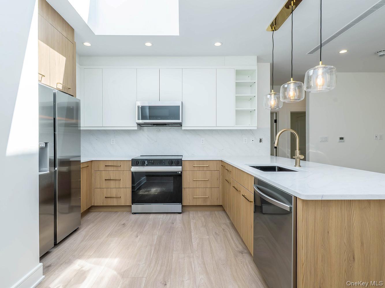 24 Lumber Road, Unit 1 Roslyn, NY 11576 - Photo 4 of 18 a kitchen with a sink stove and refrigerator
