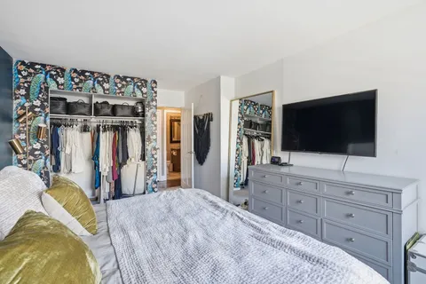 $325,000 | 1455 North Sandburg Terrace, Unit 504, Chicago, IL 60610