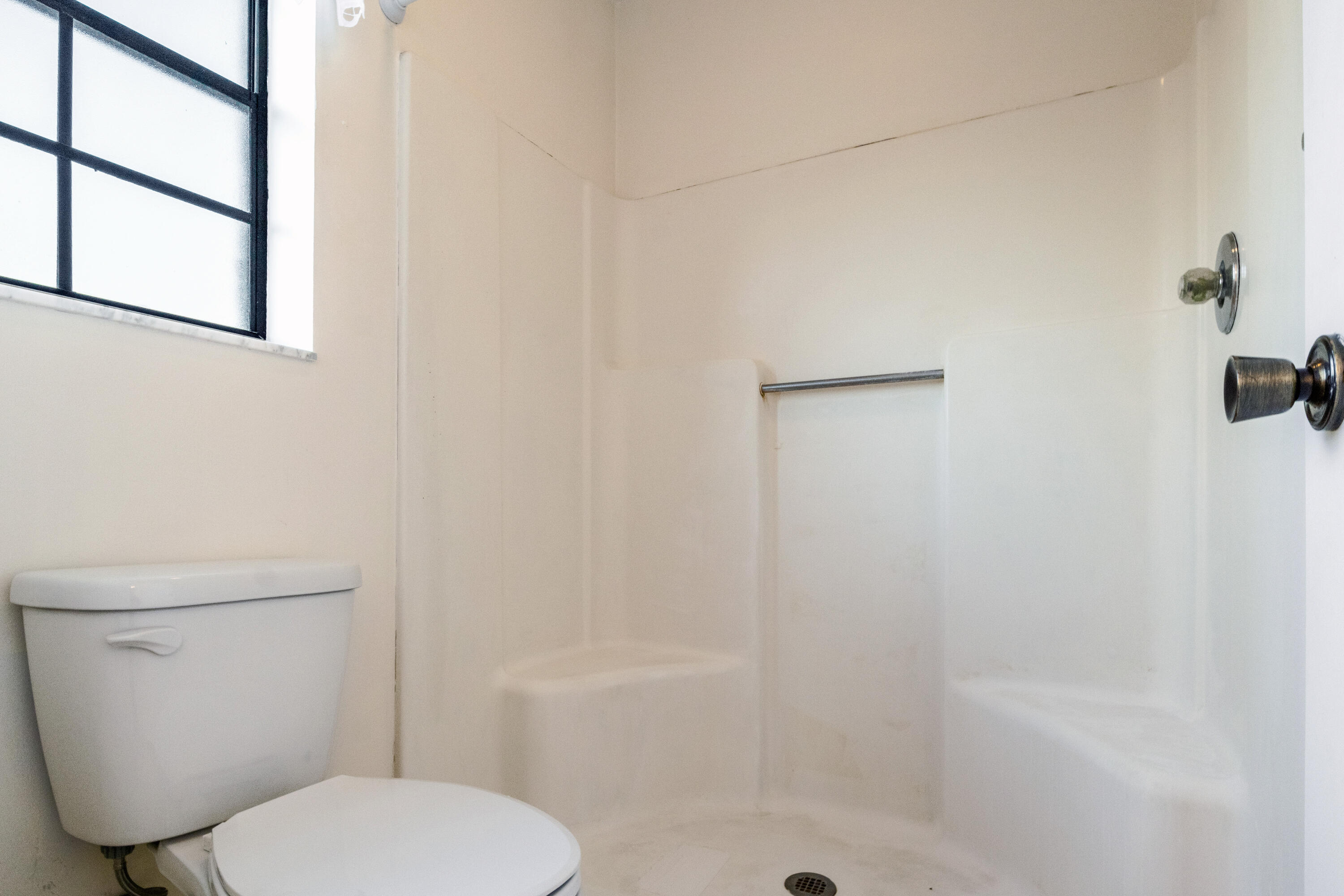 702 Pinecrest Circle, Unit F Jupiter, FL 33458 - Photo 16 of 28 17 Bathroom 02
