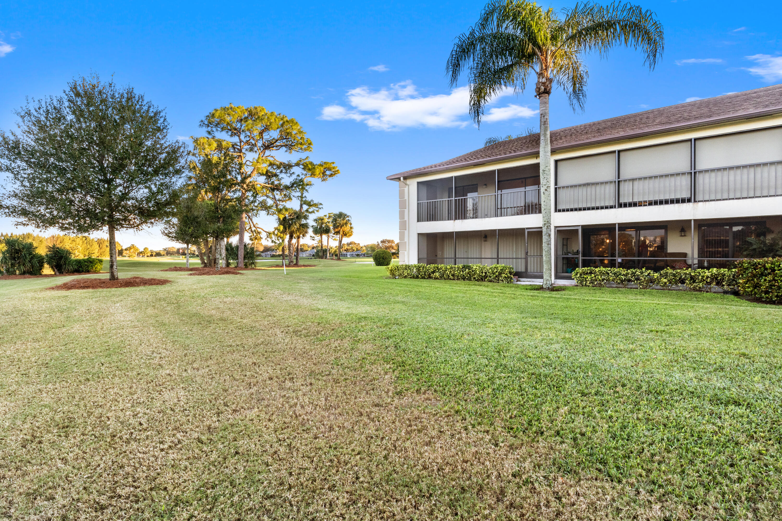702 Pinecrest Circle, Unit F Jupiter, FL 33458 - Photo 25 of 28 26 Rear 03