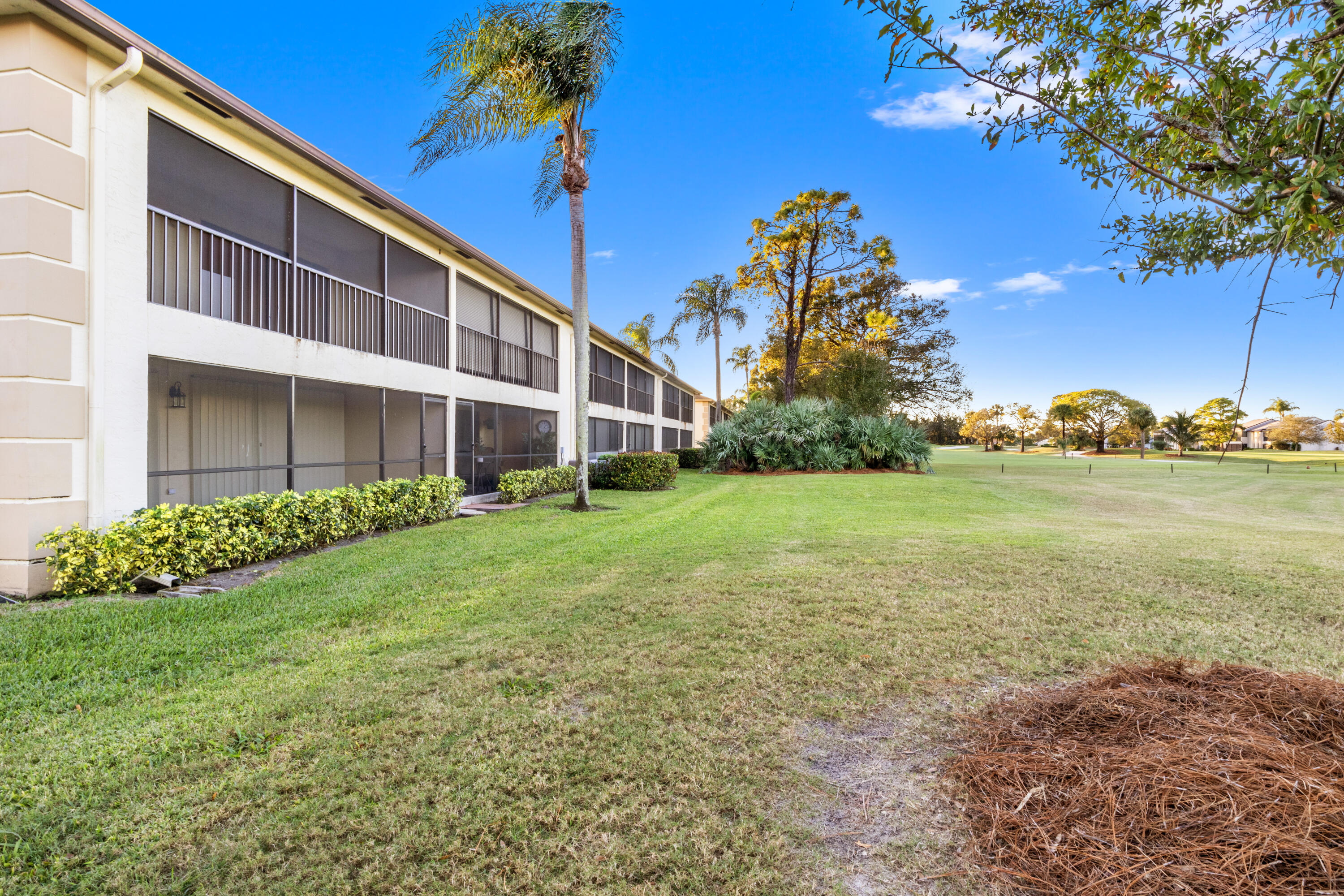 702 Pinecrest Circle, Unit F Jupiter, FL 33458 - Photo 27 of 28 28 Rear 05