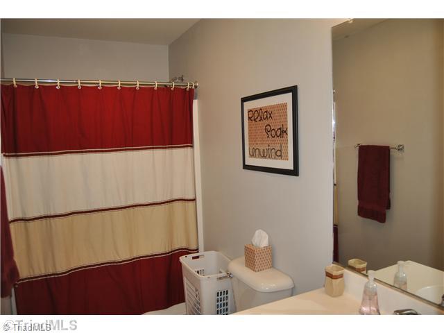 6961 Channel Forest Road Belews Creek, NC 27009 - Photo 10 of 13 Bath.