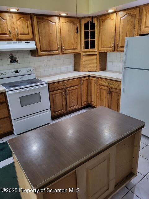 260 Johnson Hl Road Carbondale, PA 18407 - Photo 10 of 48 a kitchen with kitchen island a sink a stove and a refrigerator