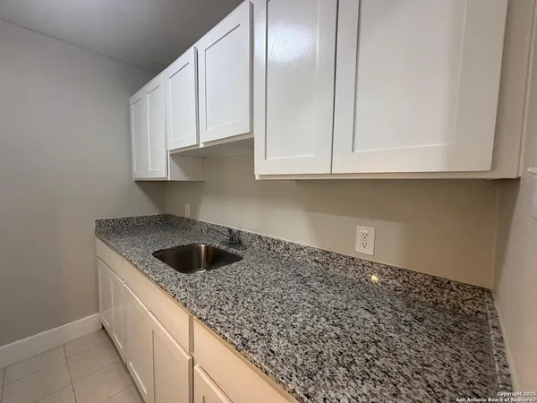 $950 | 1303 Philadelphia Street, Unit 1, Laredo, TX 78041