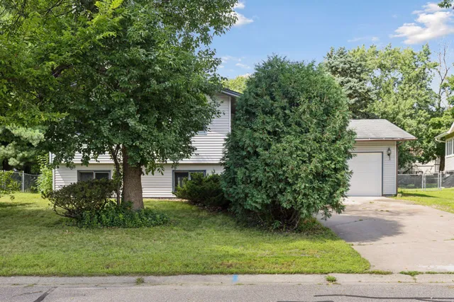 $325,000 | 8357 Jersey Avenue North, Brooklyn Park, MN 55445