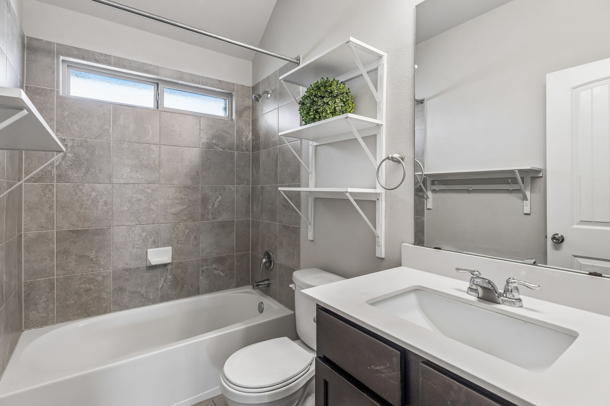 689 Nautical Loop Kyle, TX 78640 - Photo 27 of 34 A well-appointed bath features a tub-shower combination and a clean, contemporary vanity.