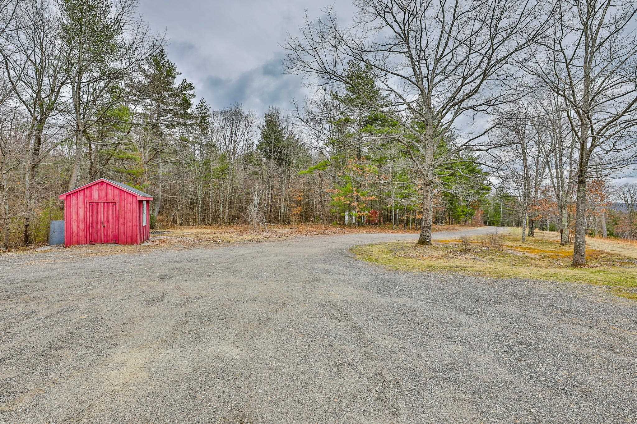 1042 Montalona Road Dunbarton, NH 03046 - Photo 4 of 38