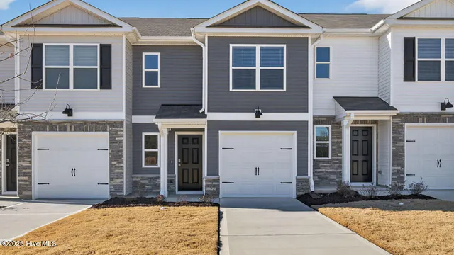 $260,271 | 203 Maddox Drive, Aberdeen, NC 28315