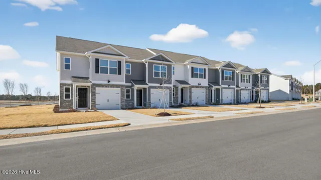 $260,271 | 203 Maddox Drive, Aberdeen, NC 28315