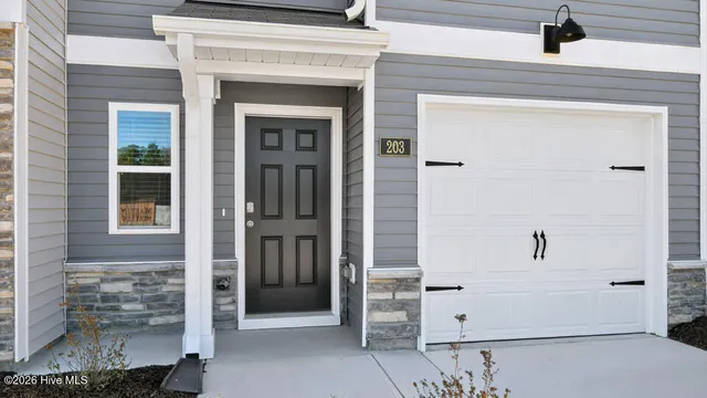 $260,271 | 203 Maddox Drive, Aberdeen, NC 28315