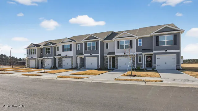 $260,271 | 203 Maddox Drive, Aberdeen, NC 28315