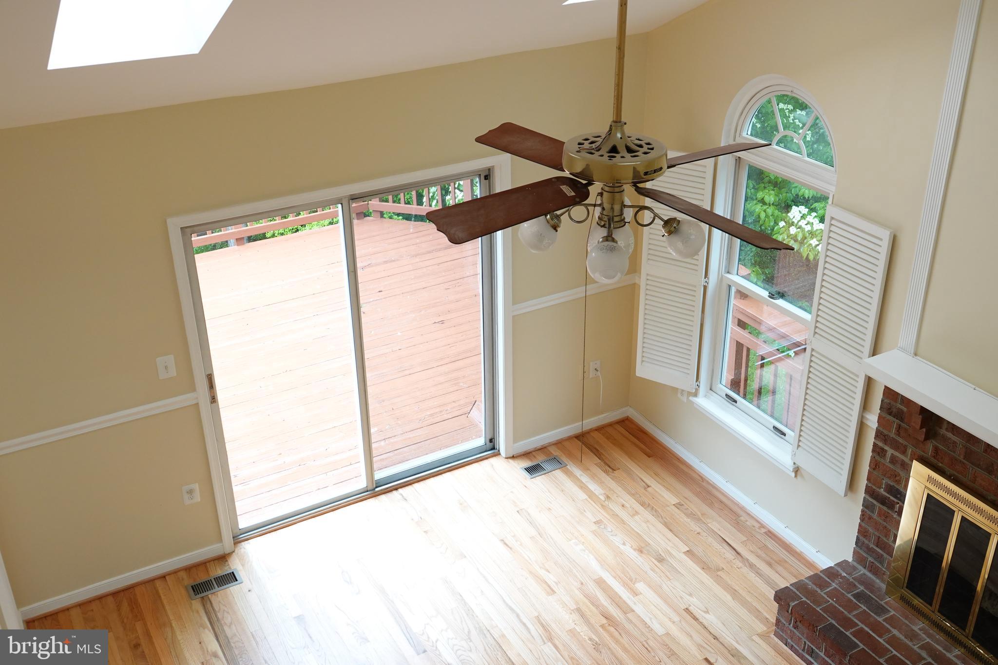 10295 Dunn Meadow Road Vienna, VA 22182 - Photo 2 of 37
