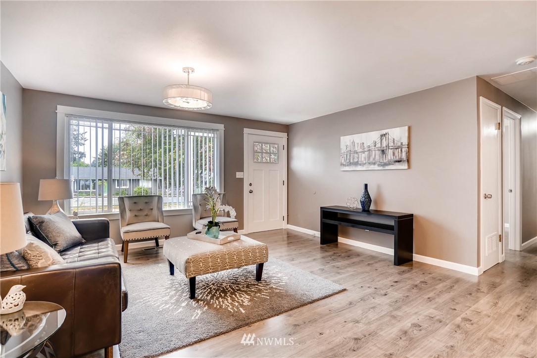 415 216th Street Southwest Bothell, WA 98021 - Photo 2 of 16