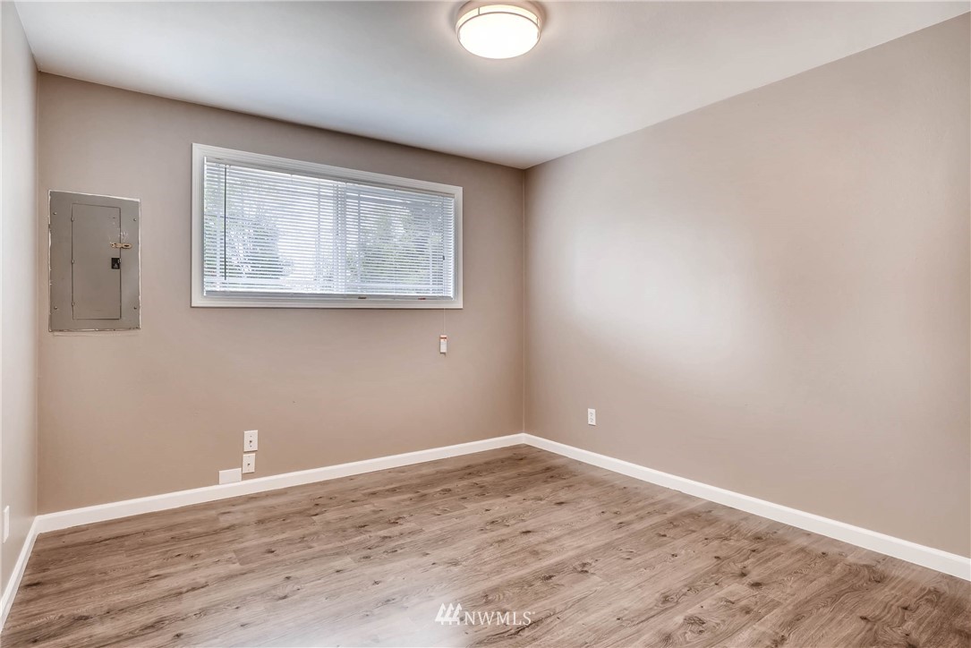 415 216th Street Southwest Bothell, WA 98021 - Photo 12 of 16