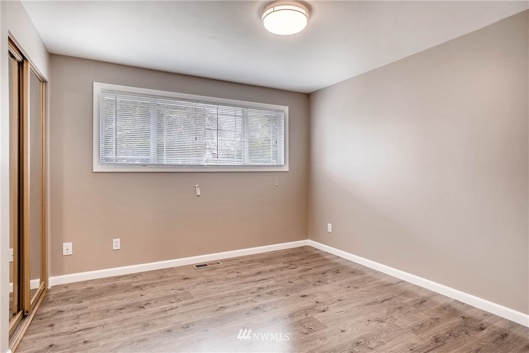 415 216th Street Southwest Bothell, WA 98021 - Photo 13 of 16