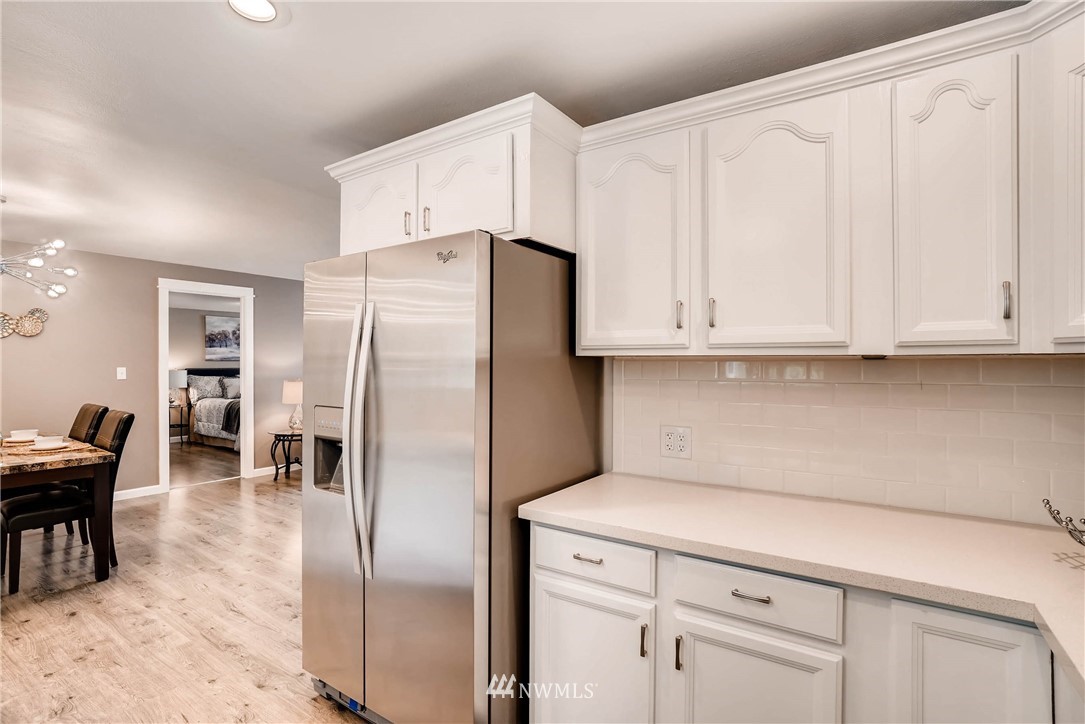 415 216th Street Southwest Bothell, WA 98021 - Photo 7 of 16