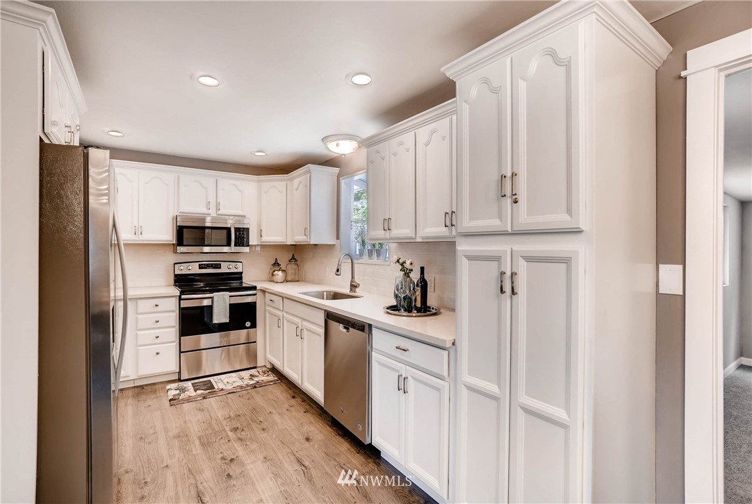 415 216th Street Southwest Bothell, WA 98021 - Photo 8 of 16