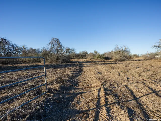 $100,000 | 305 Sara Lane, Lytle, TX 78052