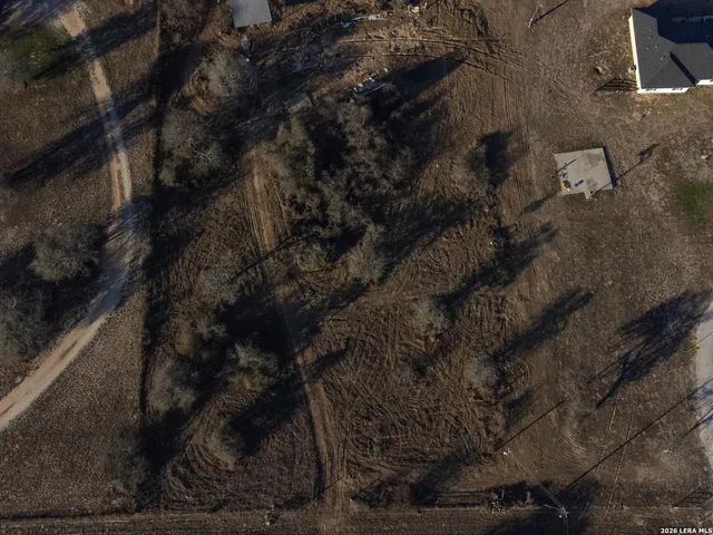 $100,000 | 305 Sara Lane, Lytle, TX 78052