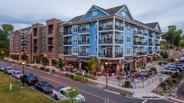 a view of a swimming pool and lake