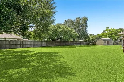 $315,000 | 428 Gainesway Drive, Madisonville, LA 70447