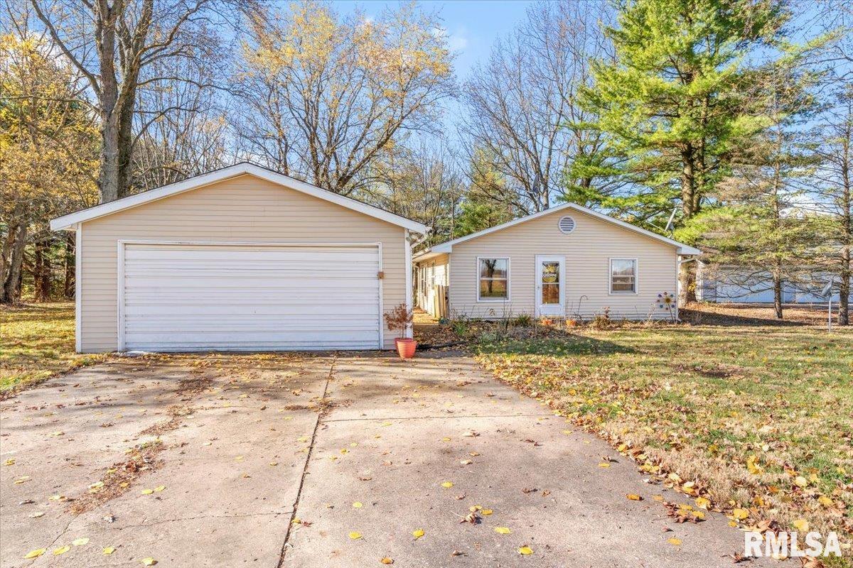 5607 Prairie School Road Riverton, IL 62561 - Photo 3 of 31 Gallery Image 3