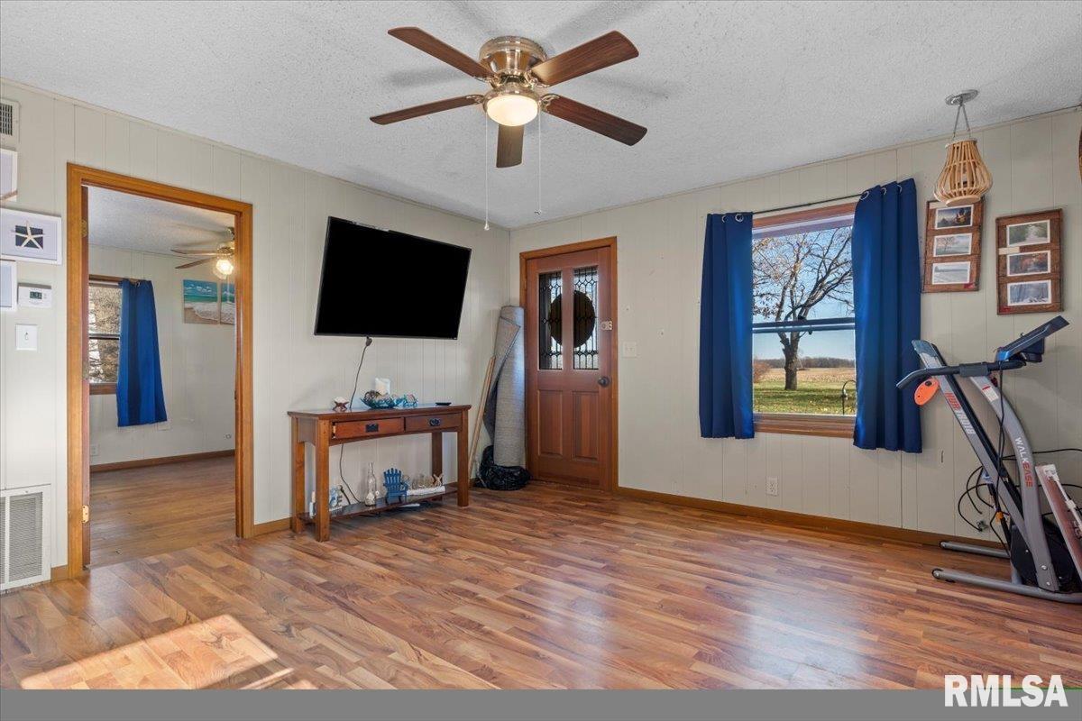 5607 Prairie School Road Riverton, IL 62561 - Photo 5 of 31 Gallery Image 5