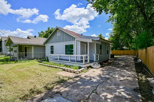a view of a house with backyard sitting area and garden
