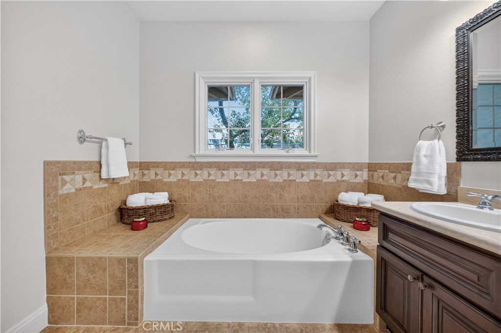 2454 Oswego Street, Unit 301 Pasadena, CA 91107 - Photo 28 of 59 a bathroom with a sink and a bathtub