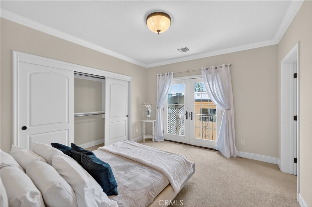 2454 Oswego Street, Unit 301 Pasadena, CA 91107 - Photo 32 of 59 a bedroom with bed and a window