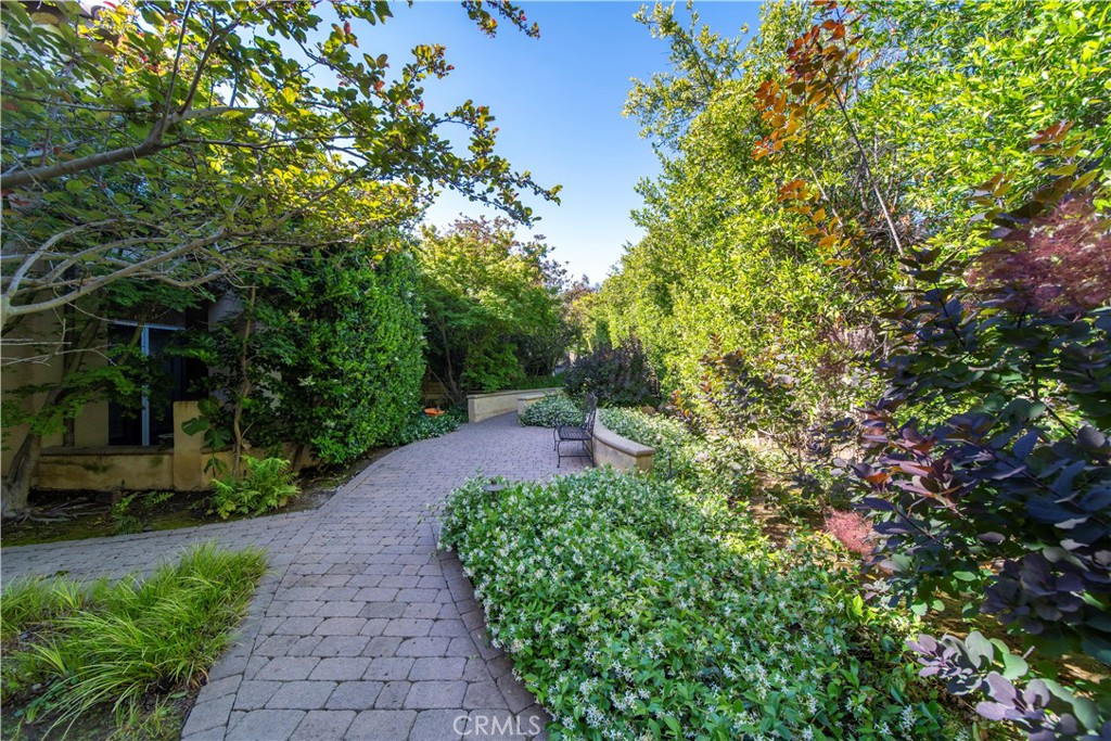2454 Oswego Street, Unit 301 Pasadena, CA 91107 - Photo 52 of 59 a view of a yard with plants