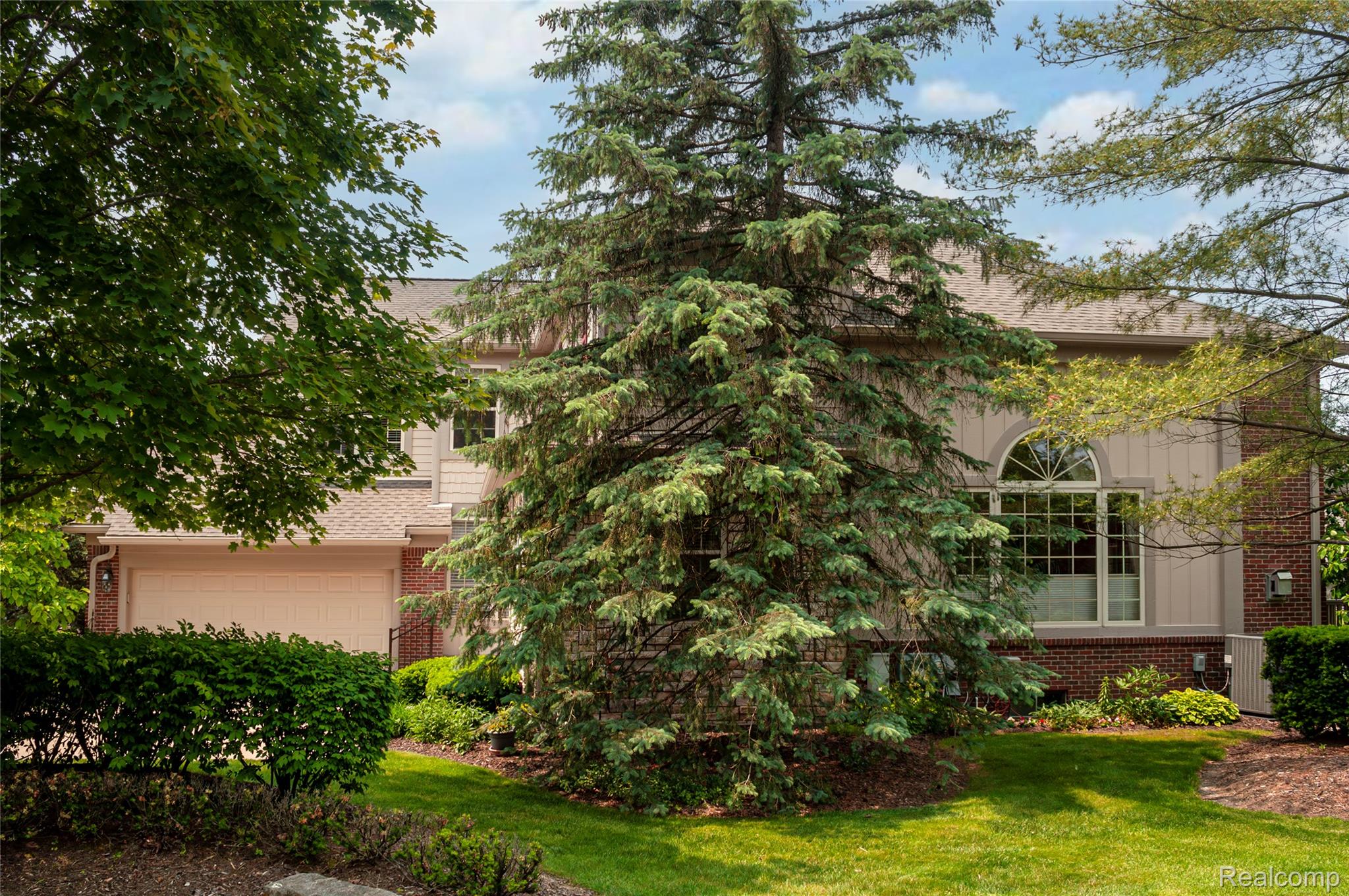 3845 Winding Brk Circle Rochester, MI 48309 - Photo 63 of 80 7 Summer ext. 3845 Winding Brook Cir Rochester Hills Burke J.jpg