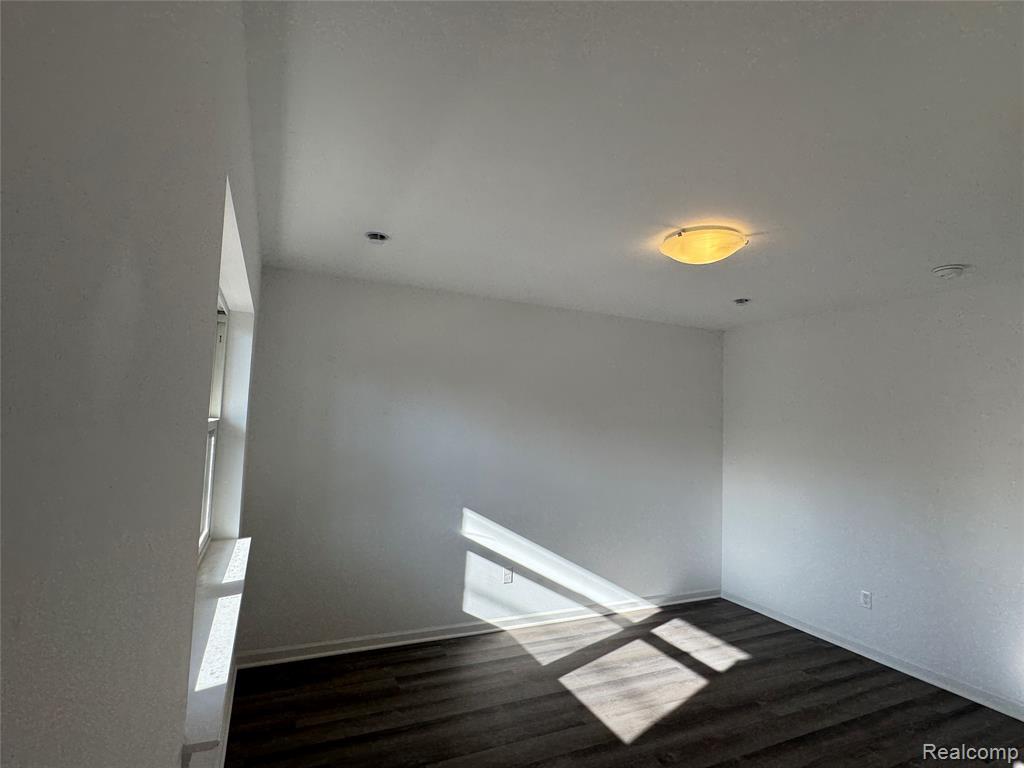 33112 Townhill Road, Unit 18 Farmington, MI 48336 - Photo 5 of 29