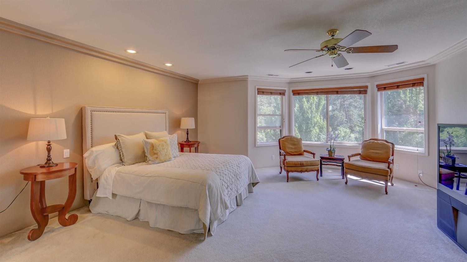 748 Riverside Avenue Gold Hill, OR 97525 - Photo 4 of 7 a bedroom with a bed and a chandelier