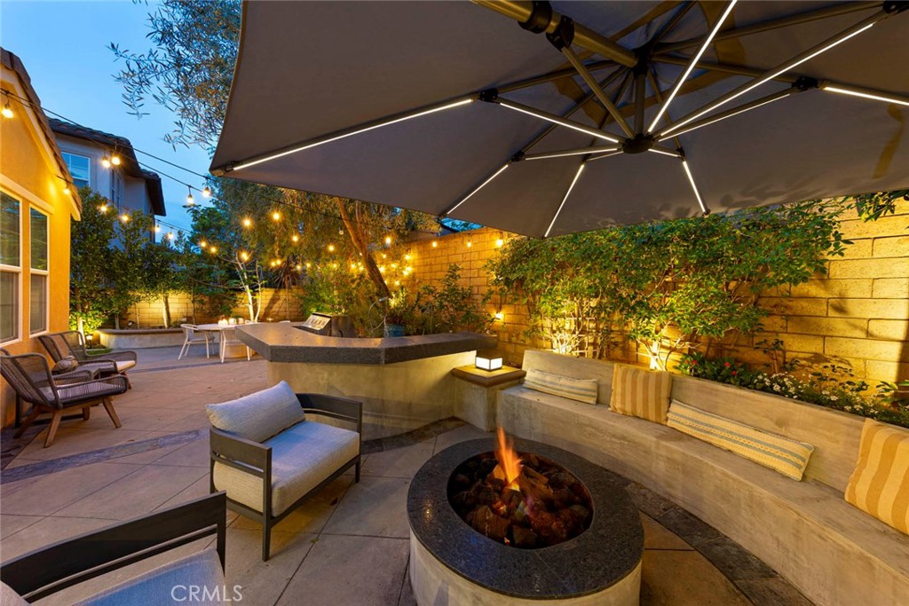 6 Teardrop Irvine, CA 92603 - Photo 35 of 42 a table and chairs in a patio