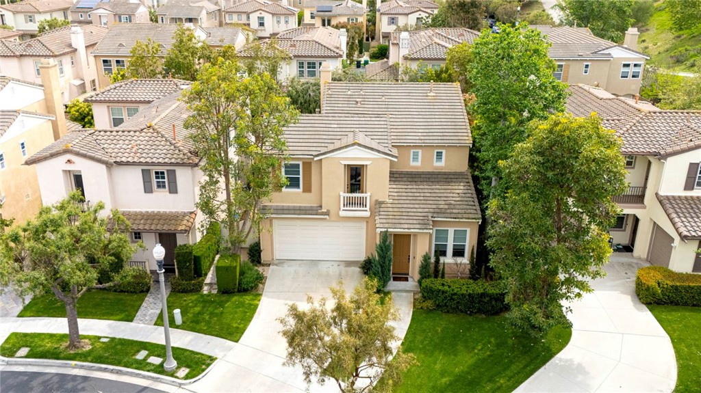 6 Teardrop Irvine, CA 92603 - Photo 39 of 42 a front view of a house with a garden