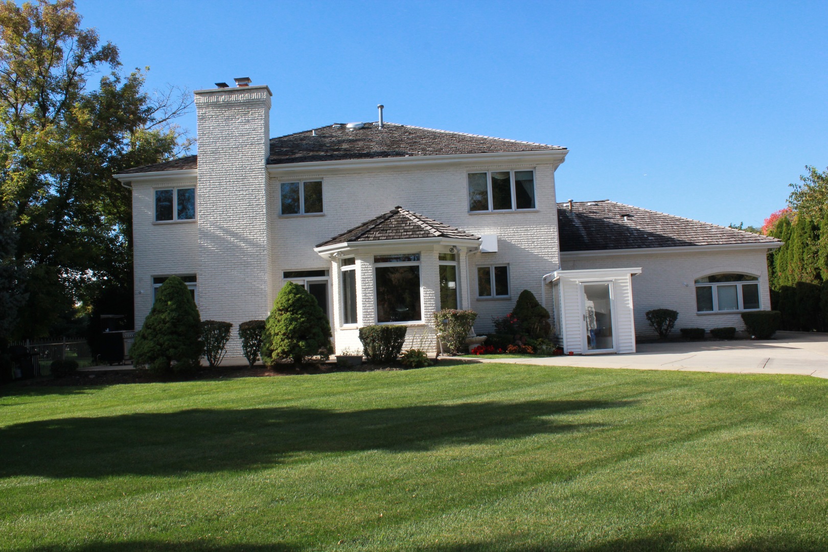 314 West Rand Road Mount Prospect, IL 60056 - Photo 24 of 27 a front view of a house with a yard