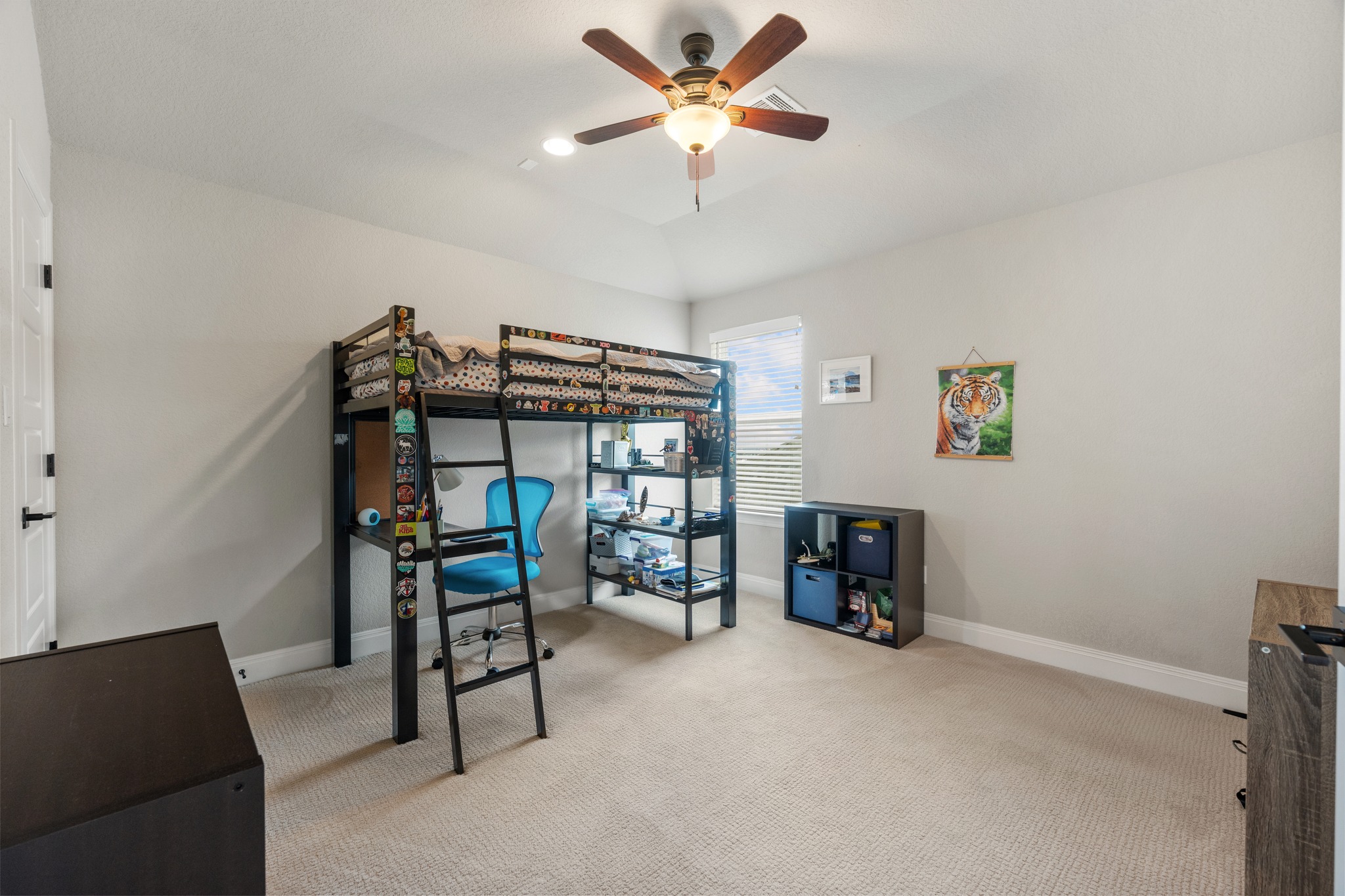 510 Elworth Path Austin, TX 78738 - Photo 21 of 40 a living room with furniture and a flat screen tv