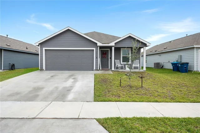 a front view of house with yard